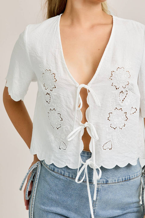 FRONT TIE SCALLOP HEM EYELET EMBO TOP